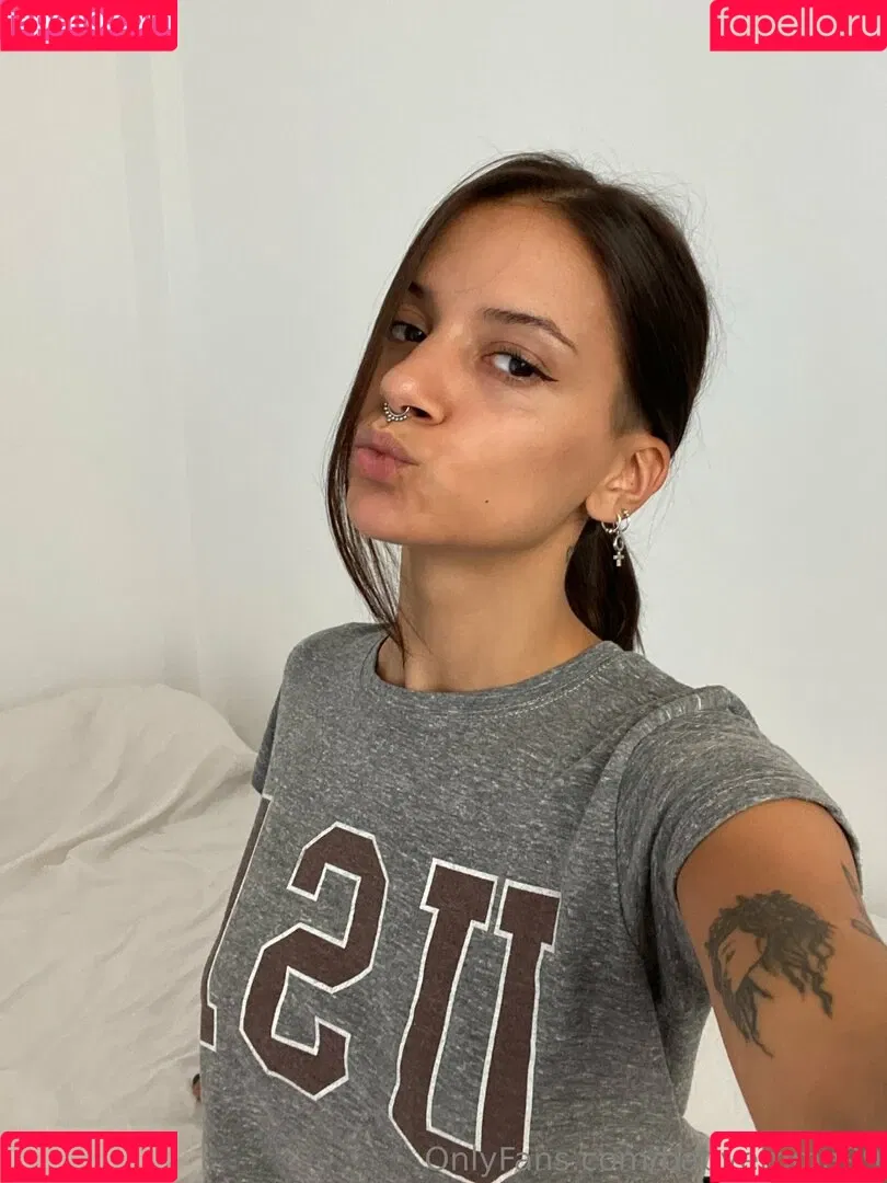 Babyemma99 / symply_emmss Onlyfans Photo Gallery 