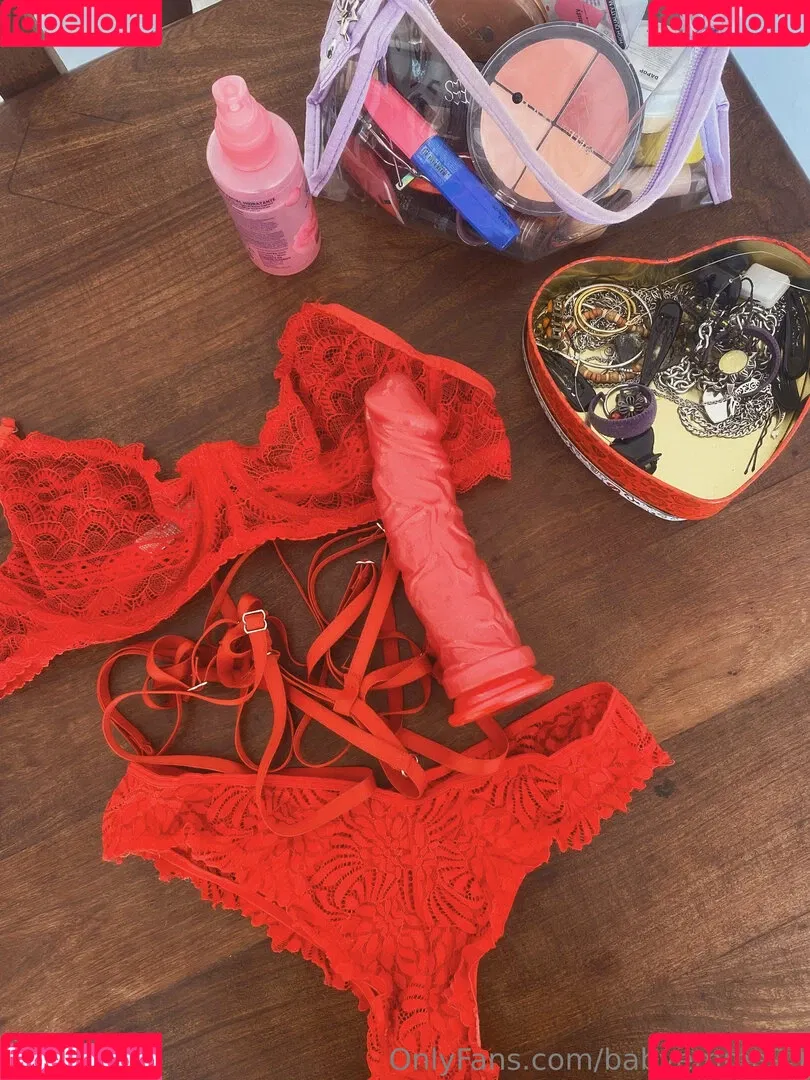 Babyemma99 / symply_emmss Onlyfans Photo Gallery 