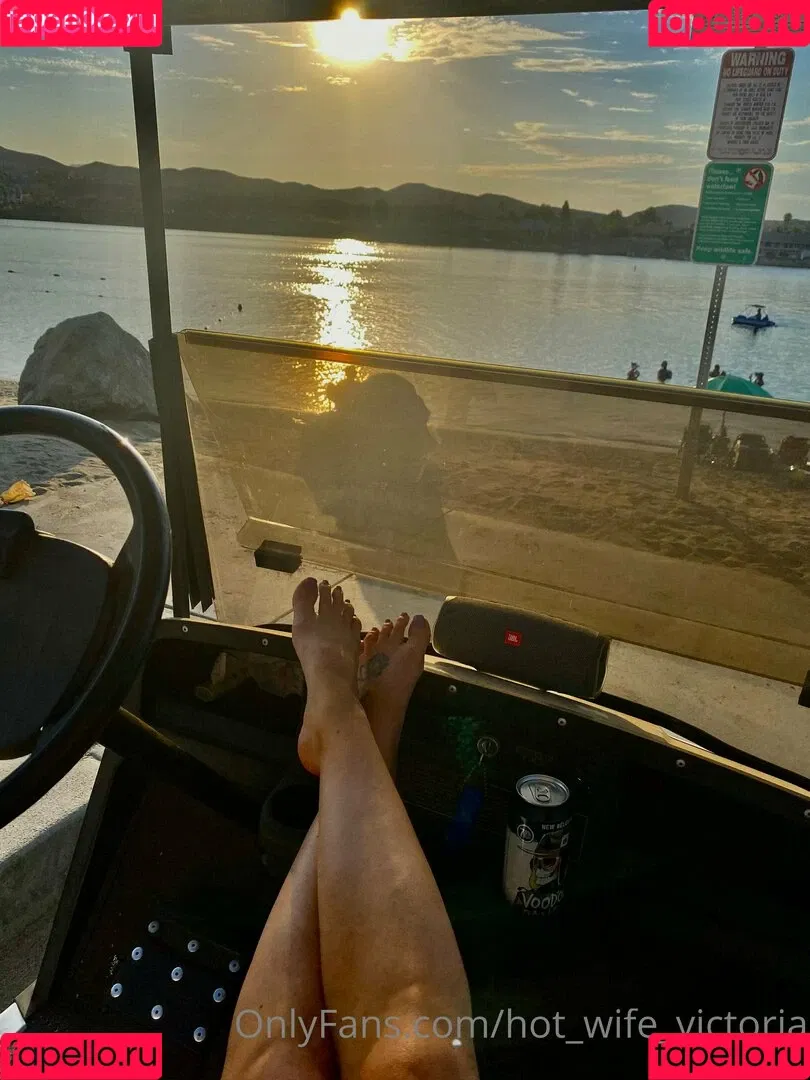 Hotwife_Vxxx / _torias_secret_ / hot_wife_victoria Onlyfans Photo Gallery 