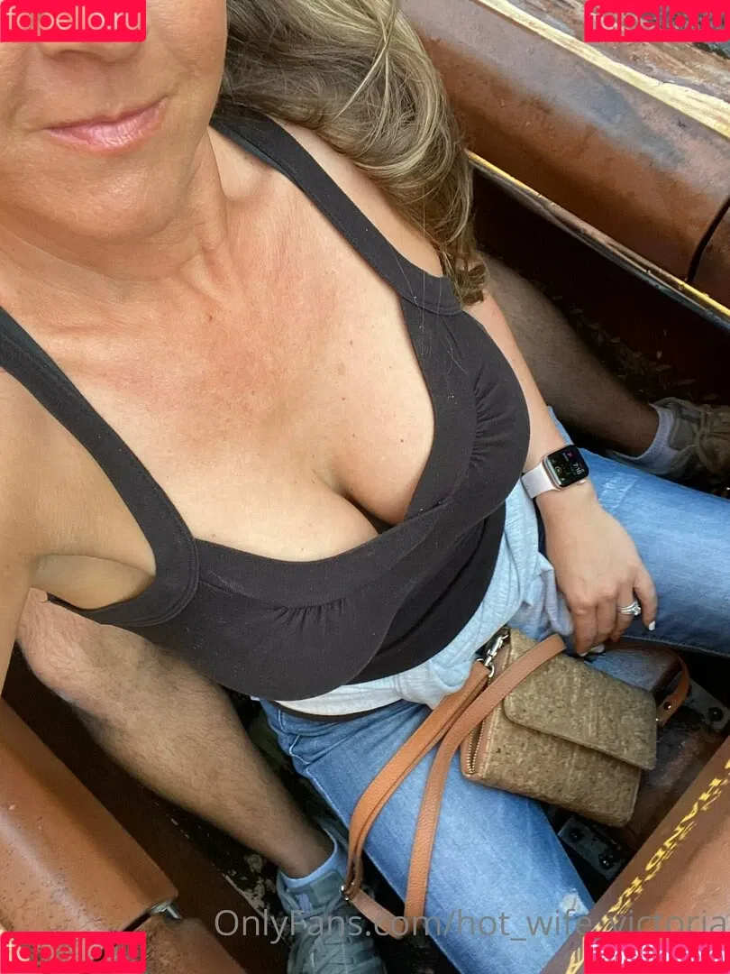 Hotwife_Vxxx / _torias_secret_ / hot_wife_victoria Onlyfans Photo Gallery 