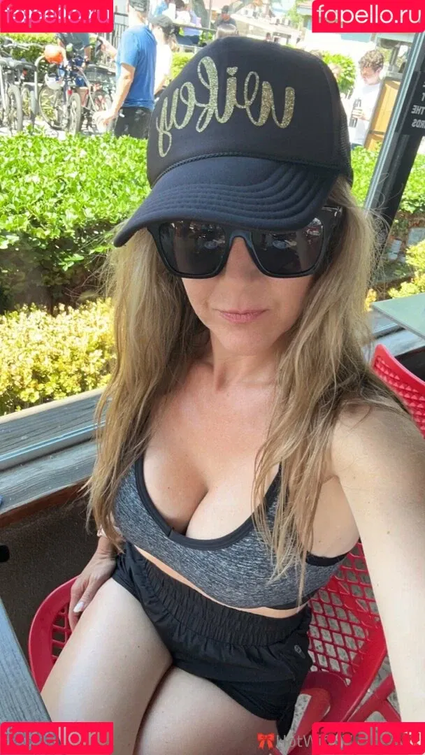 Hotwife_Vxxx / _torias_secret_ / hot_wife_victoria Onlyfans Photo Gallery 