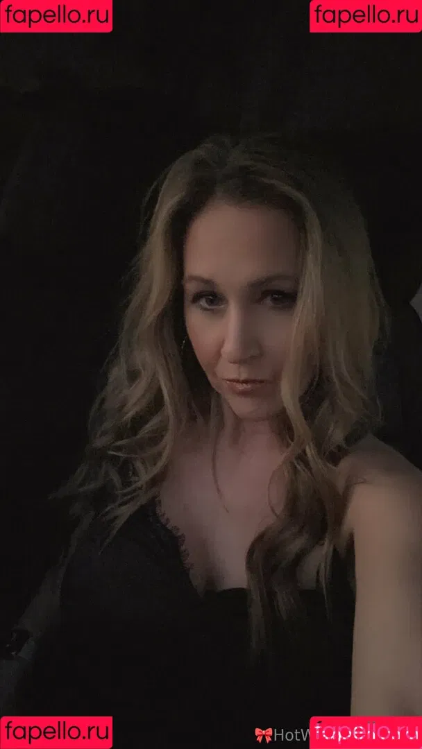 Hotwife_Vxxx / _torias_secret_ / hot_wife_victoria Onlyfans Photo Gallery 