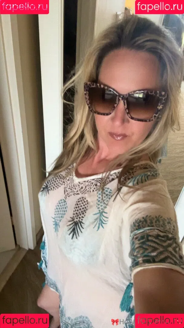 Hotwife_Vxxx / _torias_secret_ / hot_wife_victoria Onlyfans Photo Gallery 