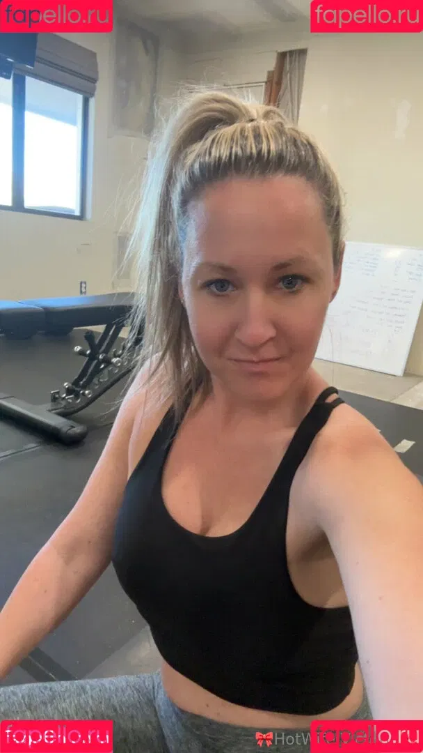 Hotwife_Vxxx / _torias_secret_ / hot_wife_victoria Onlyfans Photo Gallery 