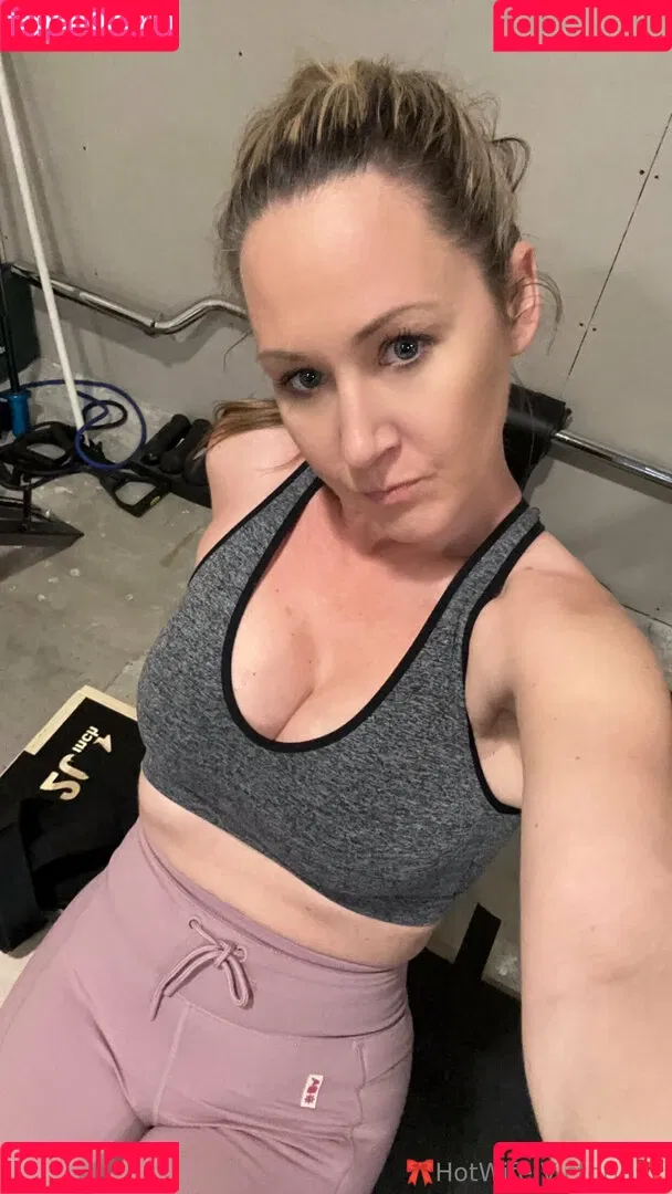 Hotwife_Vxxx / _torias_secret_ / hot_wife_victoria Onlyfans Photo Gallery 