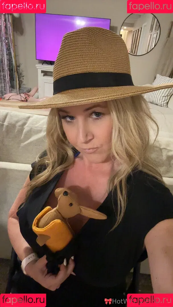 Hotwife_Vxxx / _torias_secret_ / hot_wife_victoria Onlyfans Photo Gallery 