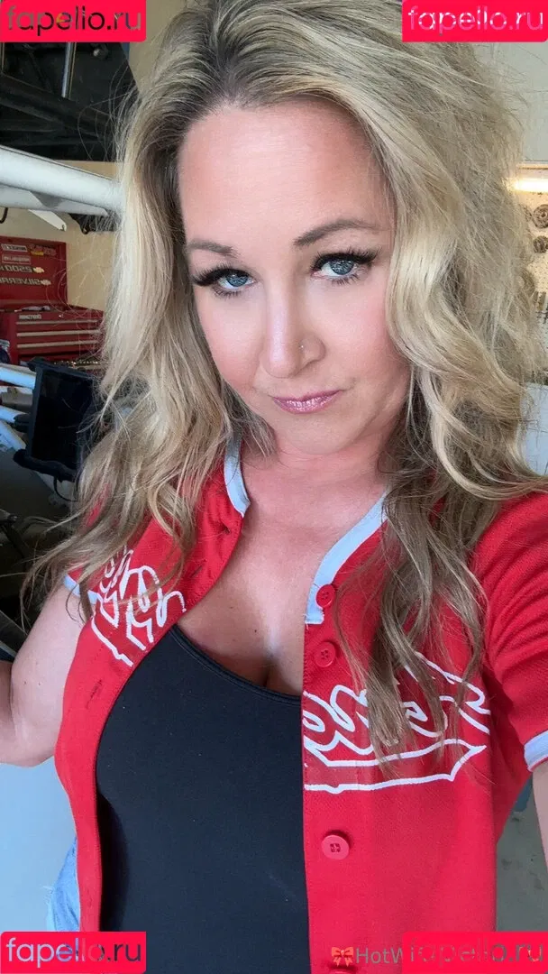 Hotwife_Vxxx / _torias_secret_ / hot_wife_victoria Onlyfans Photo Gallery 