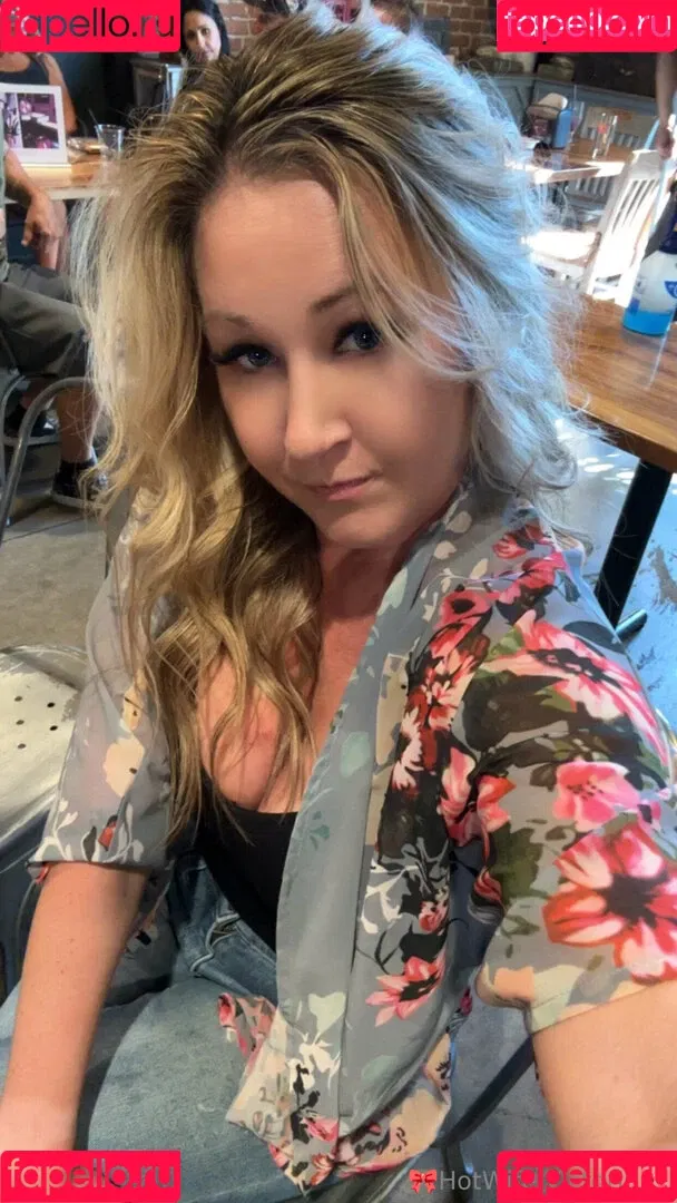 Hotwife_Vxxx / _torias_secret_ / hot_wife_victoria Onlyfans Photo Gallery 