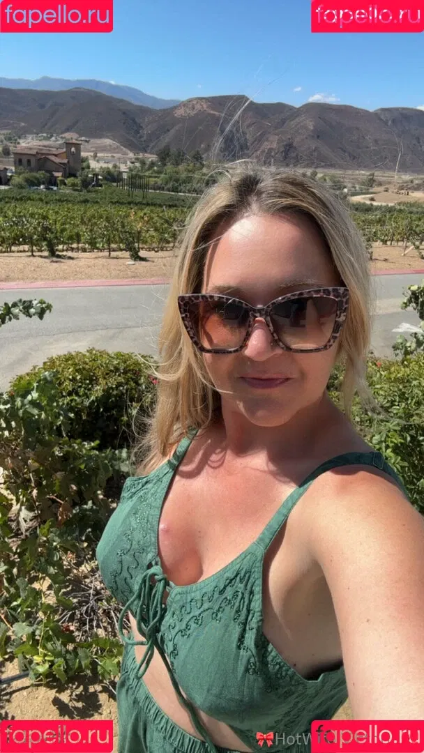 Hotwife_Vxxx / _torias_secret_ / hot_wife_victoria Onlyfans Photo Gallery 