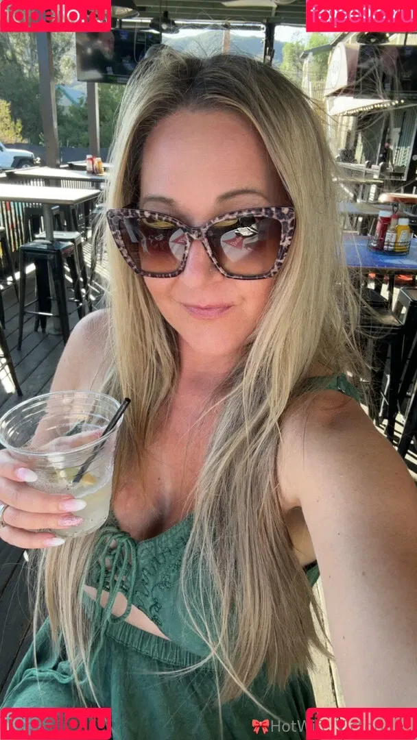 Hotwife_Vxxx / _torias_secret_ / hot_wife_victoria Onlyfans Photo Gallery 