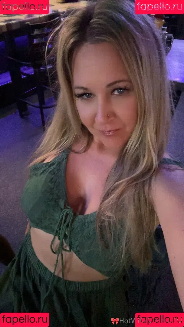 Hotwife_Vxxx / _torias_secret_ / hot_wife_victoria Onlyfans Photo Gallery 