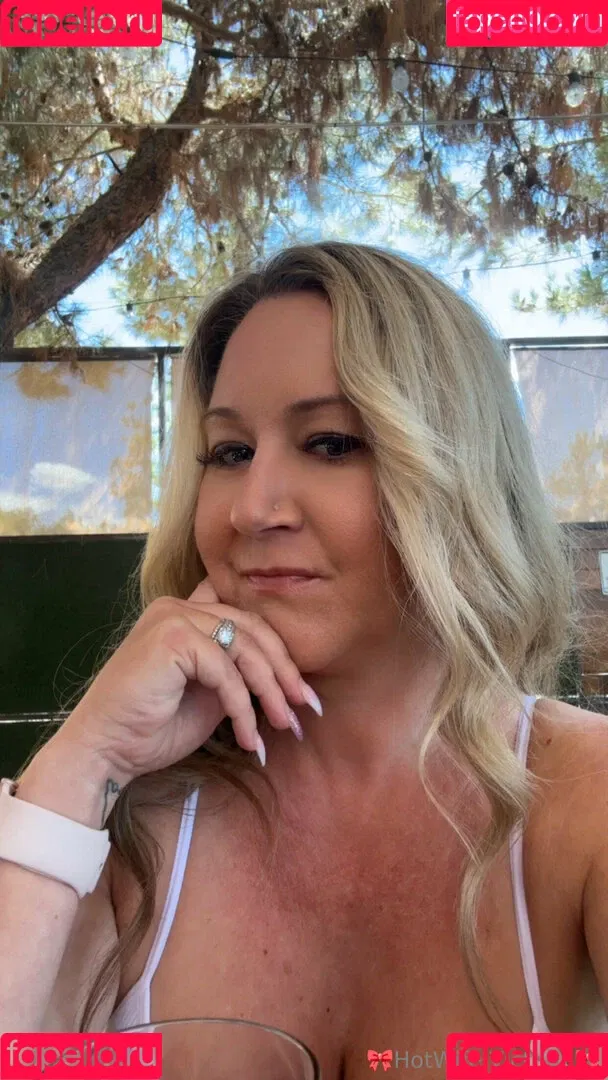 Hotwife_Vxxx / _torias_secret_ / hot_wife_victoria Onlyfans Photo Gallery 