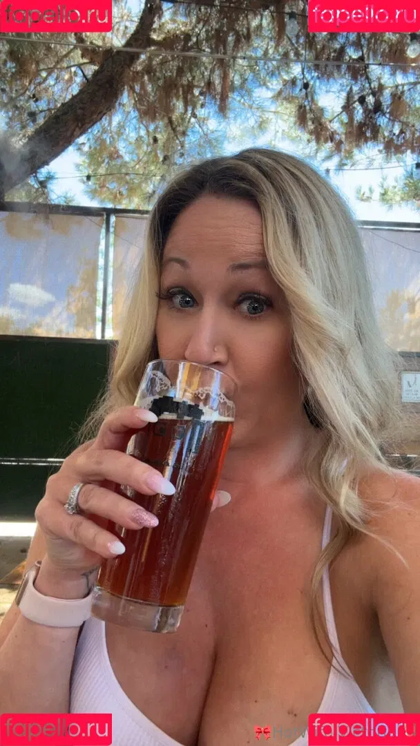 Hotwife_Vxxx / _torias_secret_ / hot_wife_victoria Onlyfans Photo Gallery 