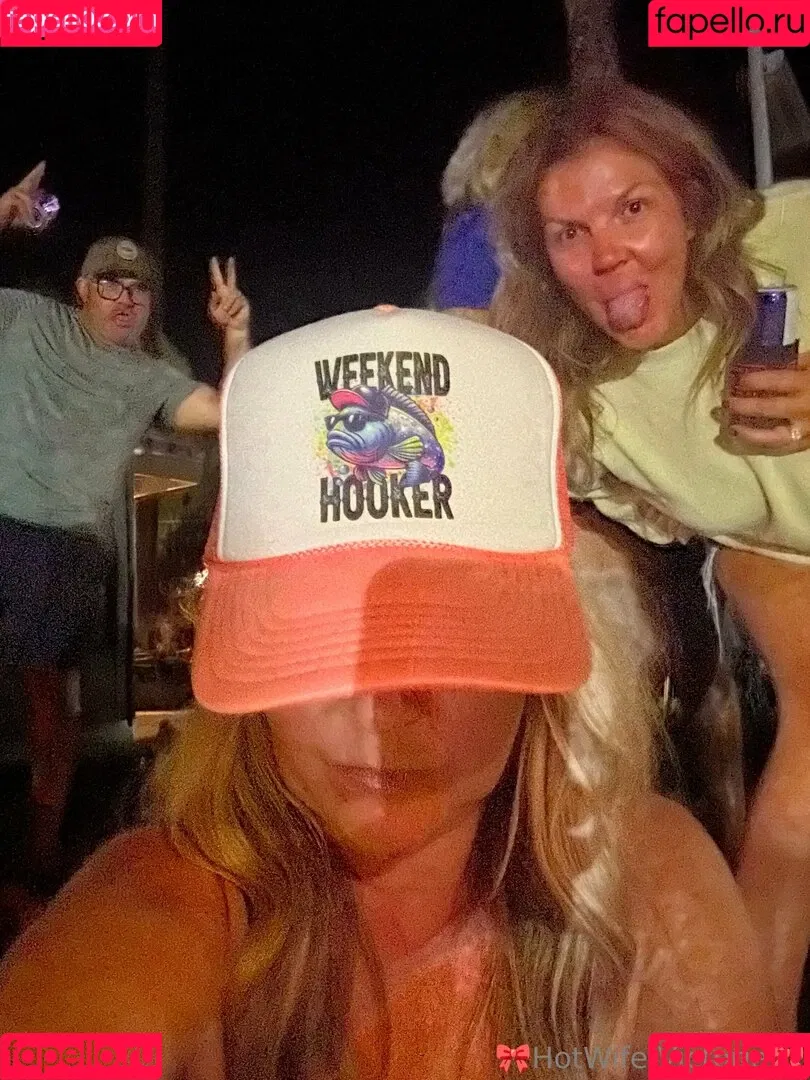 Hotwife_Vxxx / _torias_secret_ / hot_wife_victoria Onlyfans Photo Gallery 