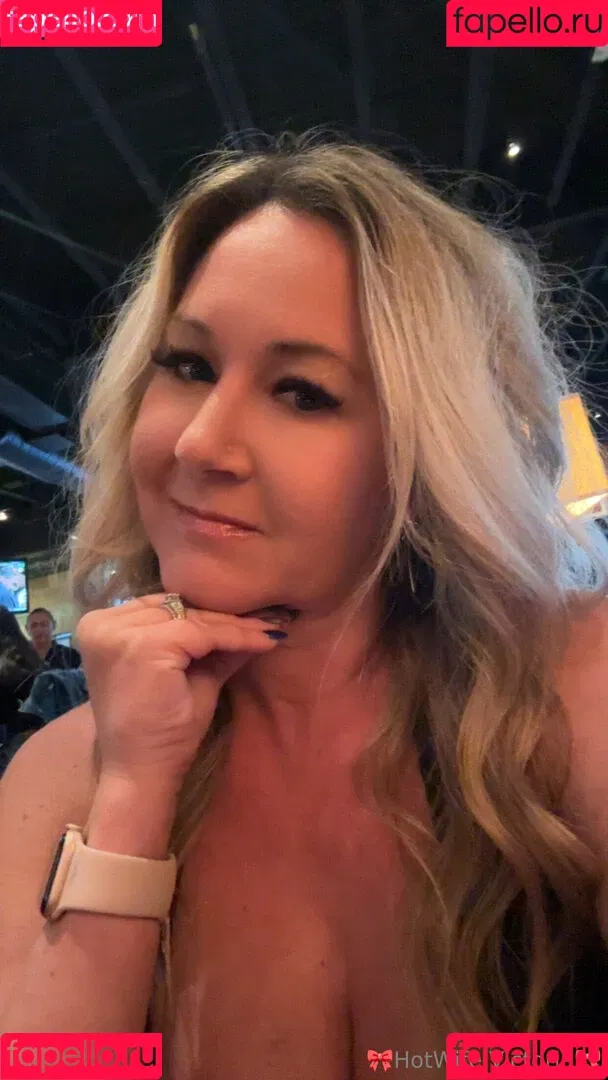 Hotwife_Vxxx / _torias_secret_ / hot_wife_victoria Onlyfans Photo Gallery 