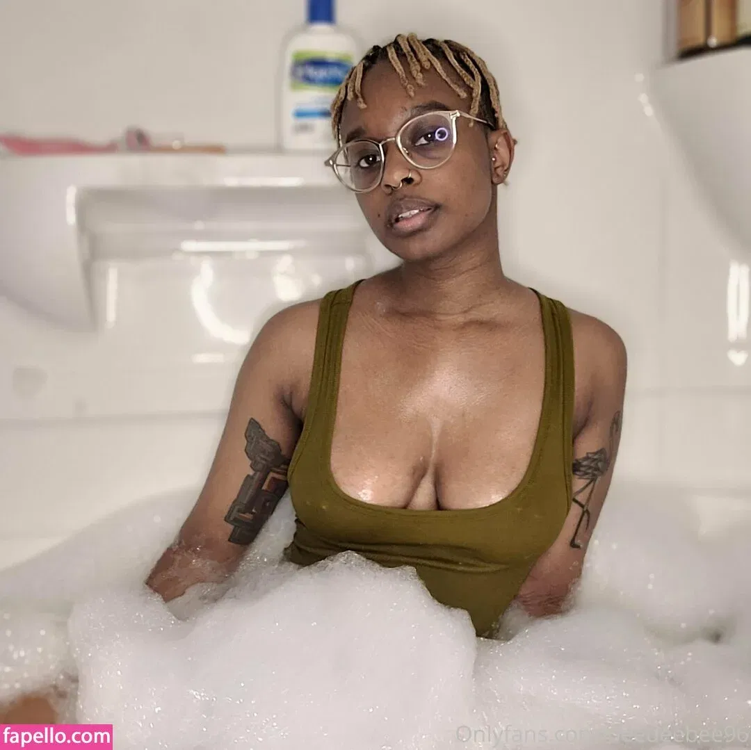 deedee2796 / deedeebee96 Onlyfans Photo Gallery 