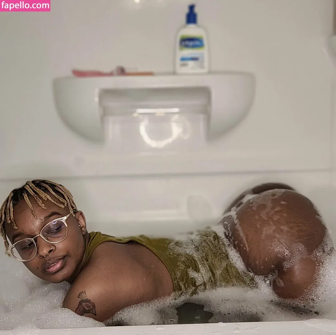 deedee2796 / deedeebee96 Onlyfans Photo Gallery 