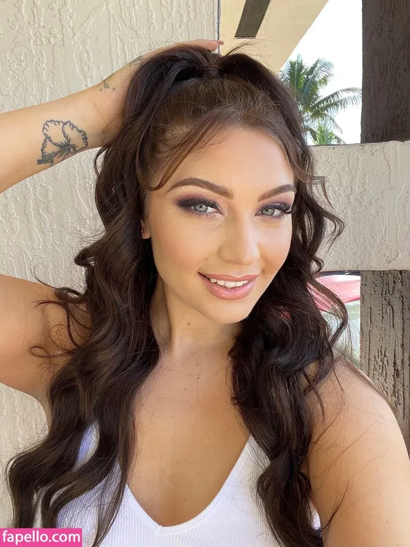 Vivian Taylor / Vivianxxtaylor / taylorxxvivian Onlyfans Photo Gallery 