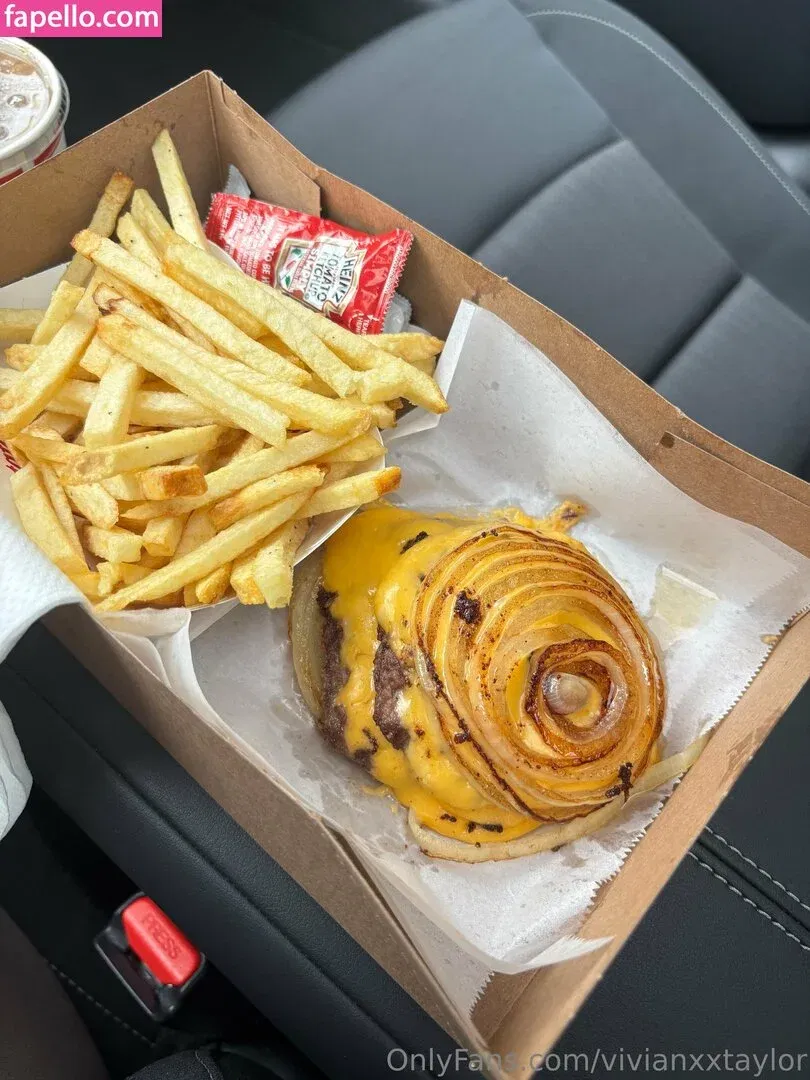 Vivian Taylor / Vivianxxtaylor / taylorxxvivian Onlyfans Photo Gallery 
