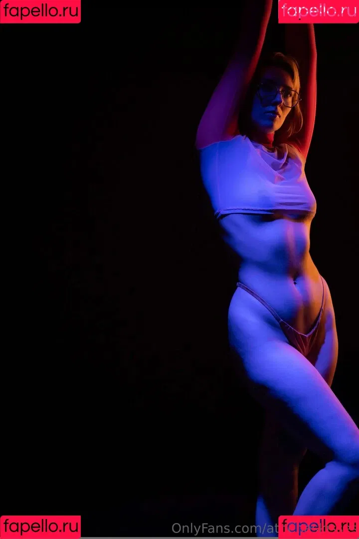 athenasees / athenaskisses / athenaskisses1 Onlyfans Photo Gallery 