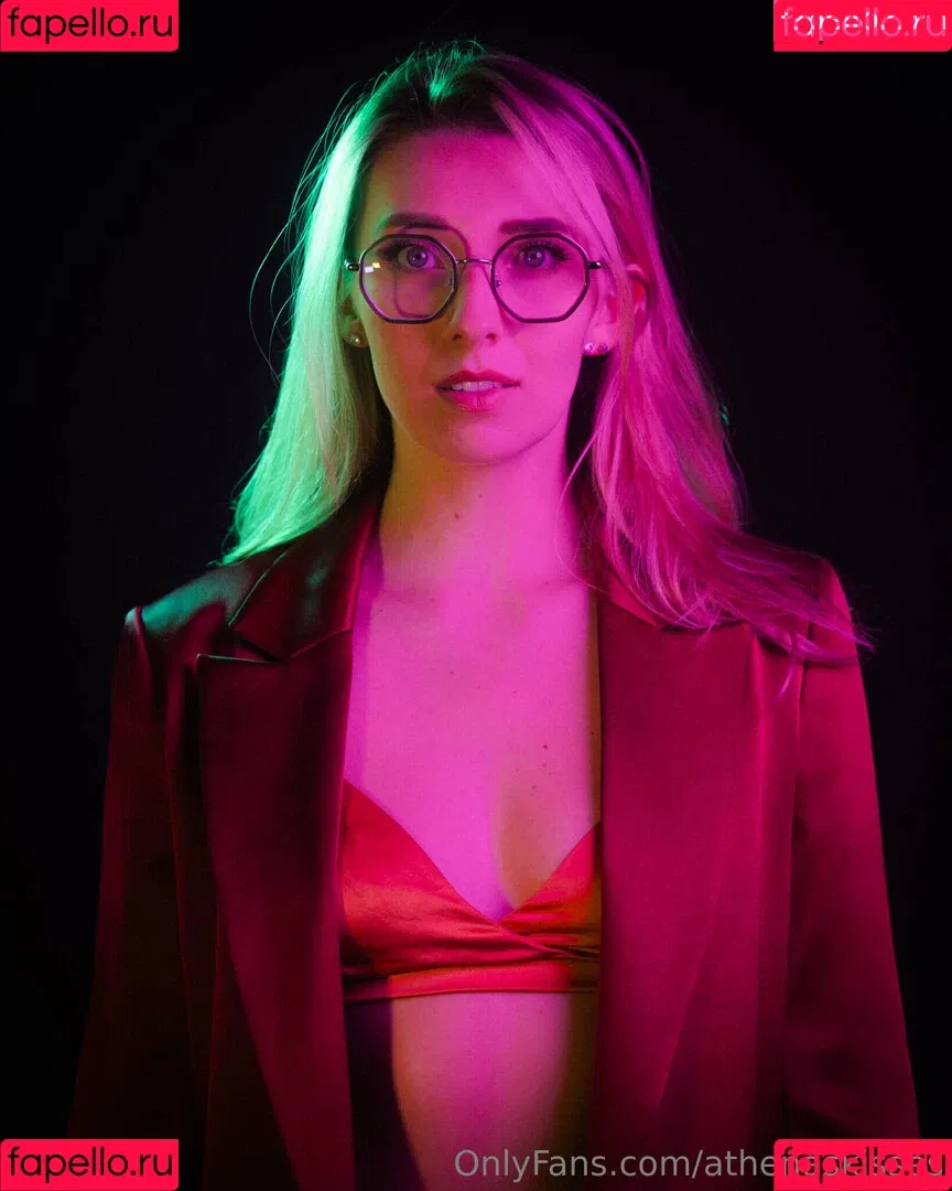 athenasees / athenaskisses / athenaskisses1 Onlyfans Photo Gallery 