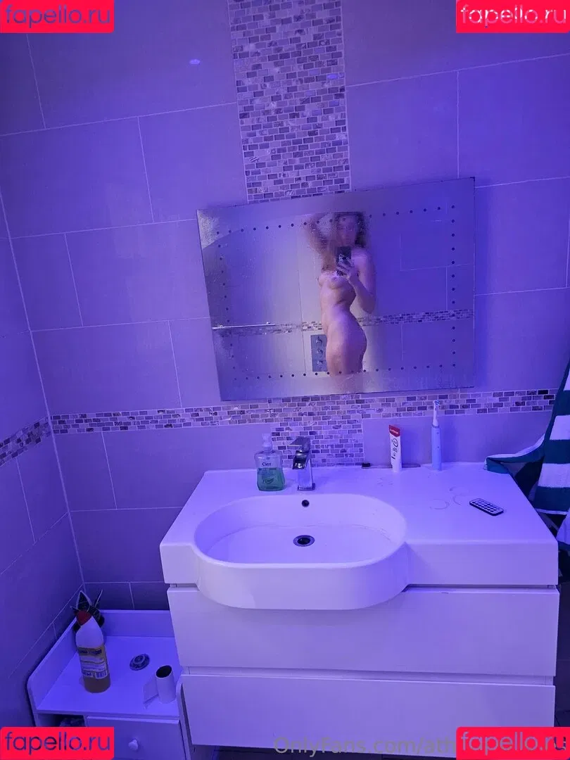 athenasees / athenaskisses / athenaskisses1 Onlyfans Photo Gallery 