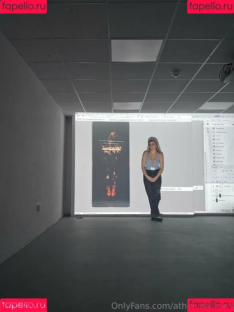 athenasees / athenaskisses / athenaskisses1 Onlyfans Photo Gallery 