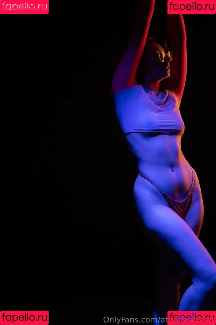 athenasees / athenaskisses / athenaskisses1 Onlyfans Photo Gallery 