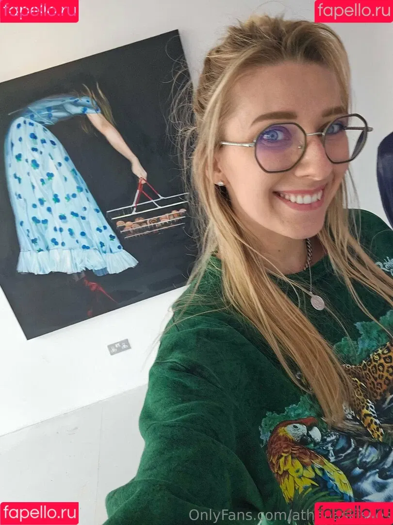 athenasees / athenaskisses / athenaskisses1 Onlyfans Photo Gallery 