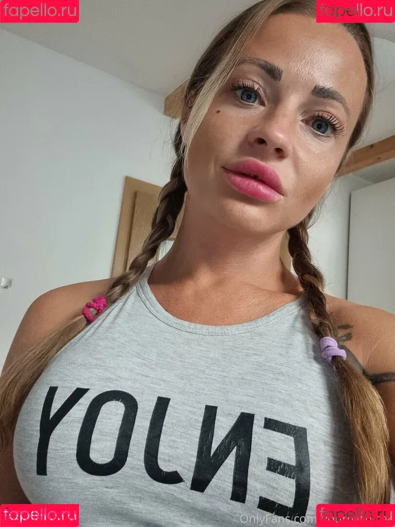 yourmonica / yourmonicaa Onlyfans Photo Gallery 