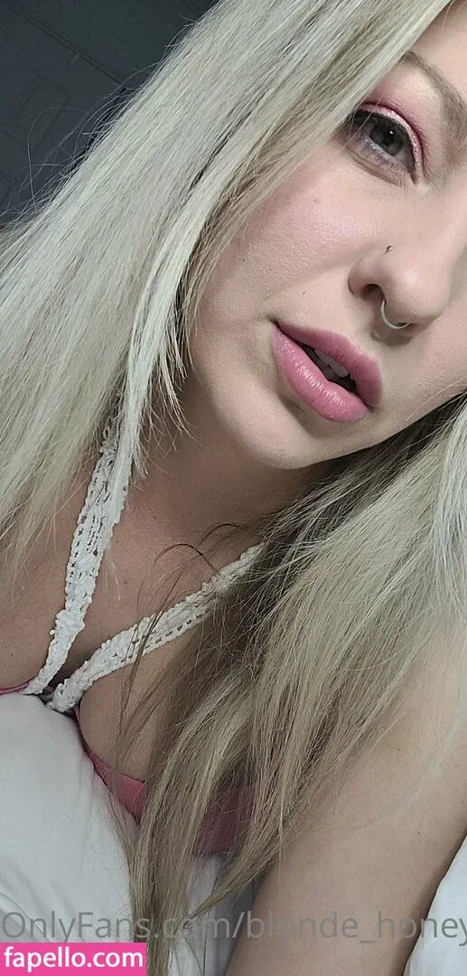 blonde_honey22 / chrissyamber1122 Onlyfans Photo Gallery 