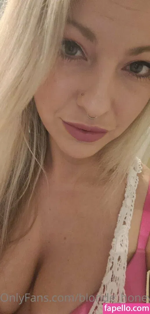 blonde_honey22 / chrissyamber1122 Onlyfans Photo Gallery 