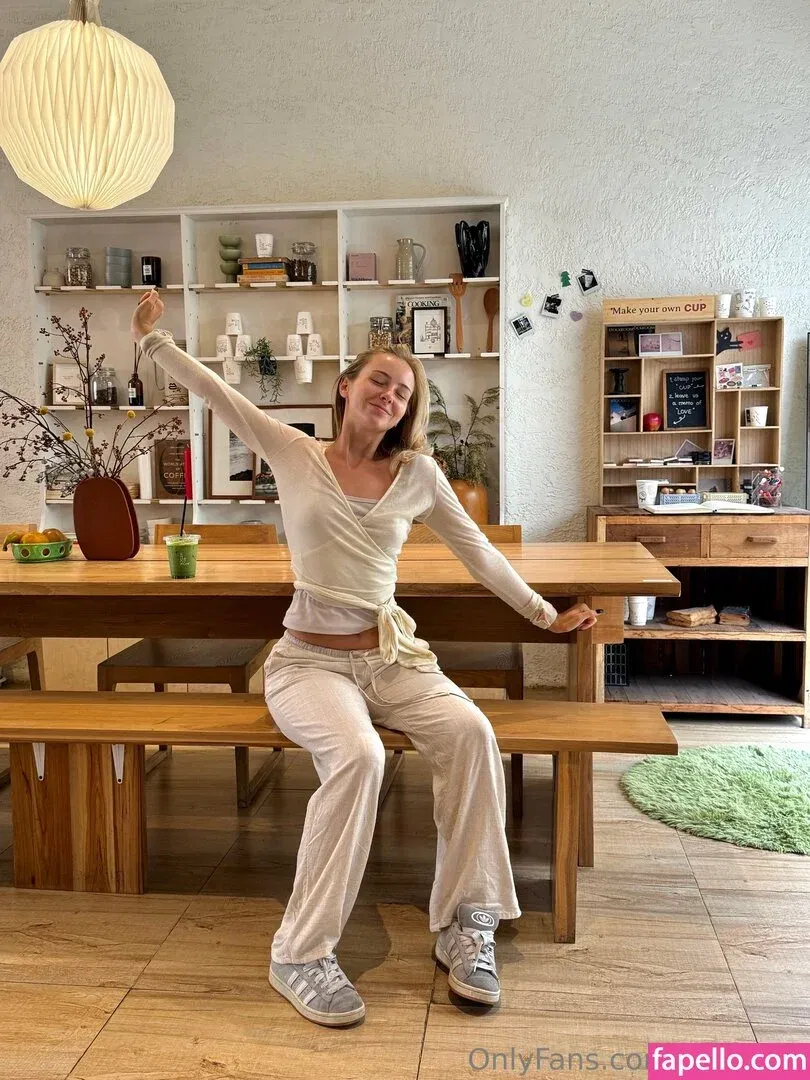 Supravie / supraviee Onlyfans Photo Gallery 