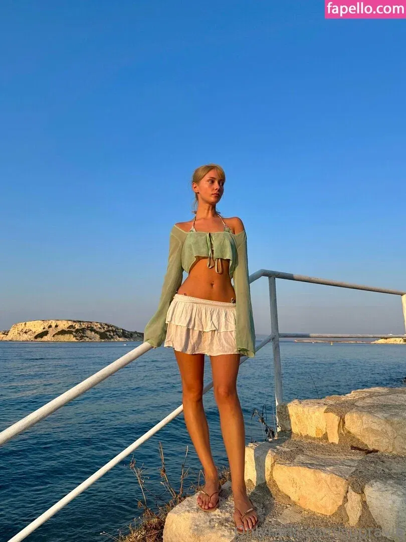 Supravie / supraviee Onlyfans Photo Gallery 