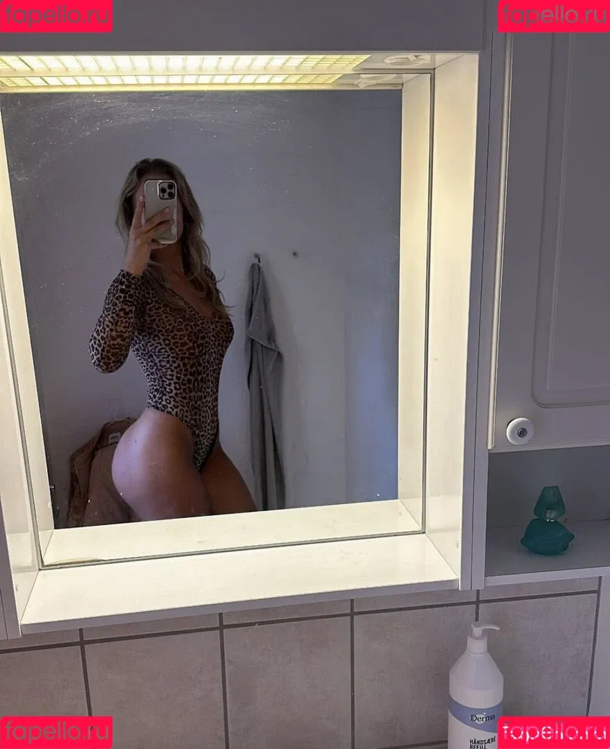 Cecilie Hoyer / cecilie_hoyer Onlyfans Photo Gallery 