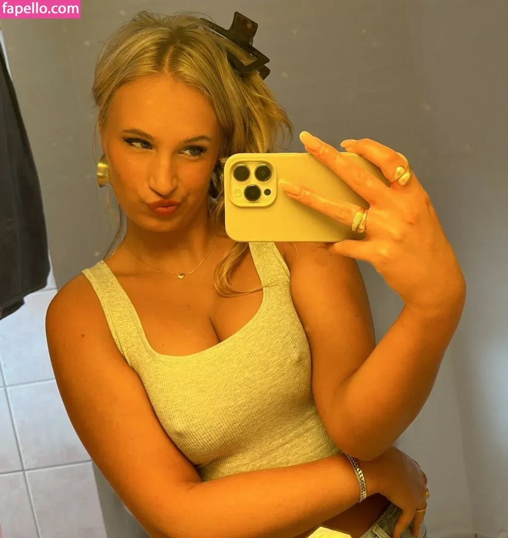 Cecilie Hoyer / cecilie_hoyer Onlyfans Photo Gallery 