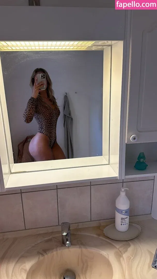 Cecilie Hoyer / cecilie_hoyer Onlyfans Photo Gallery 