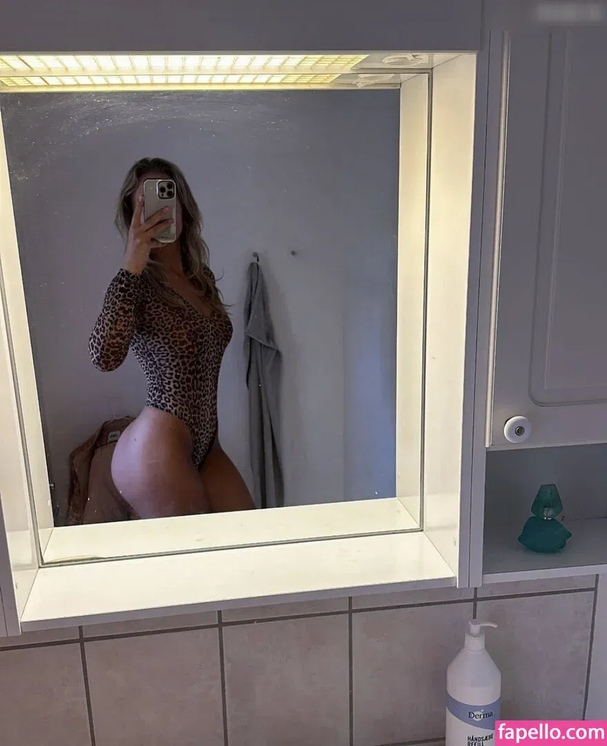 Cecilie Hoyer / cecilie_hoyer Onlyfans Photo Gallery 