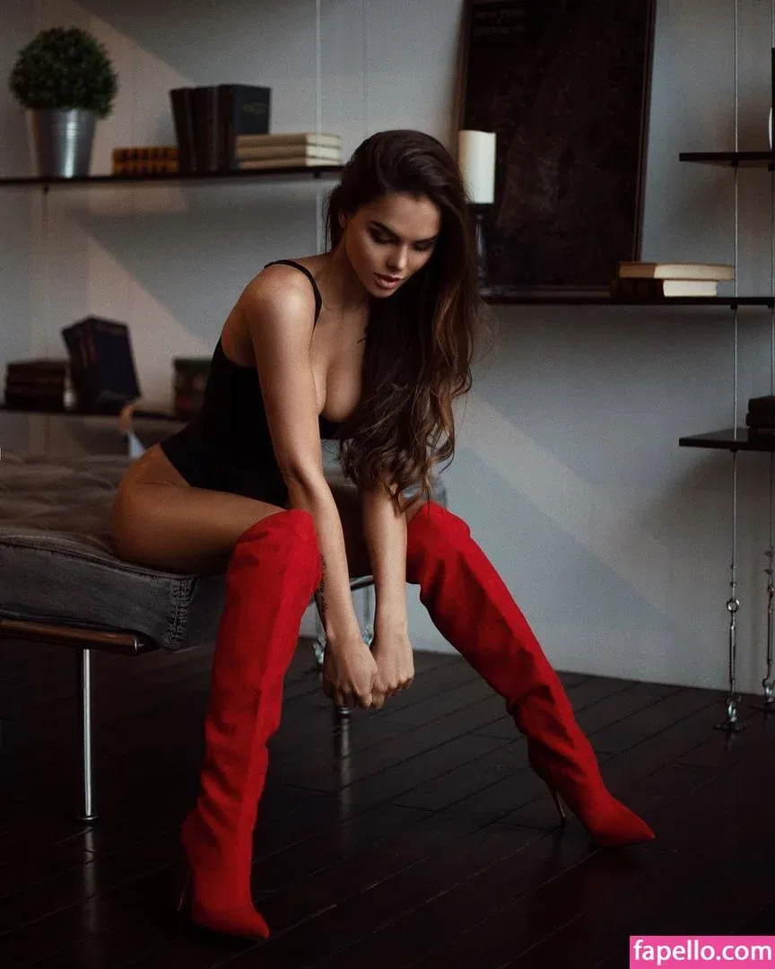 Viki odintcova / mavrinmag / viki_odintcova Onlyfans Photo Gallery 