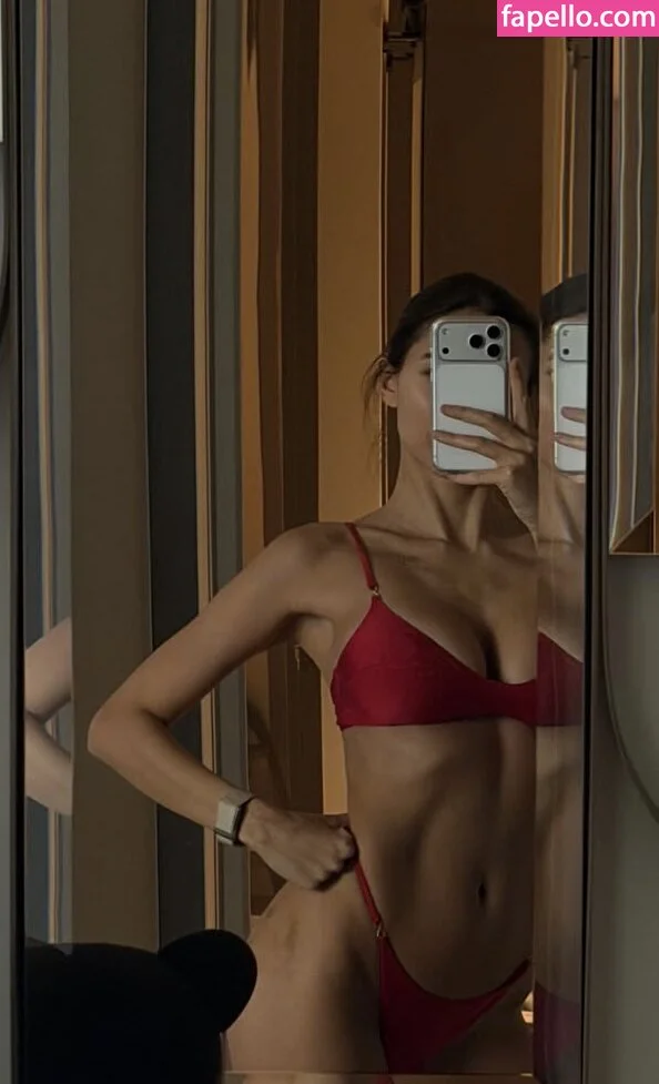 Viki odintcova / mavrinmag / viki_odintcova Onlyfans Photo Gallery 