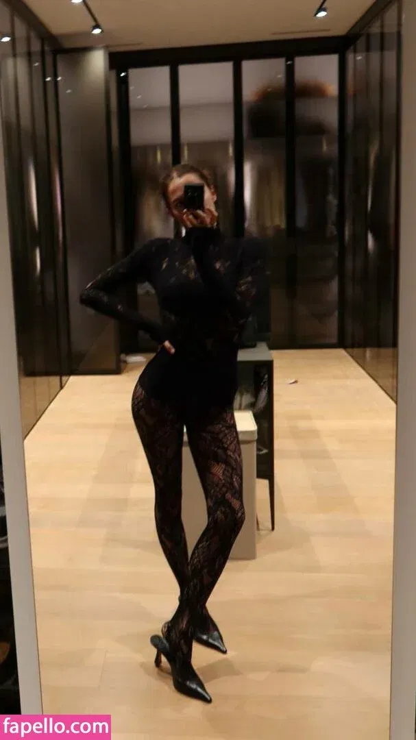 Viki odintcova / mavrinmag / viki_odintcova Onlyfans Photo Gallery 