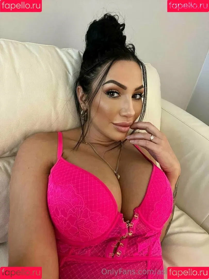 ashleysukfuk / valzzies Onlyfans Photo Gallery 