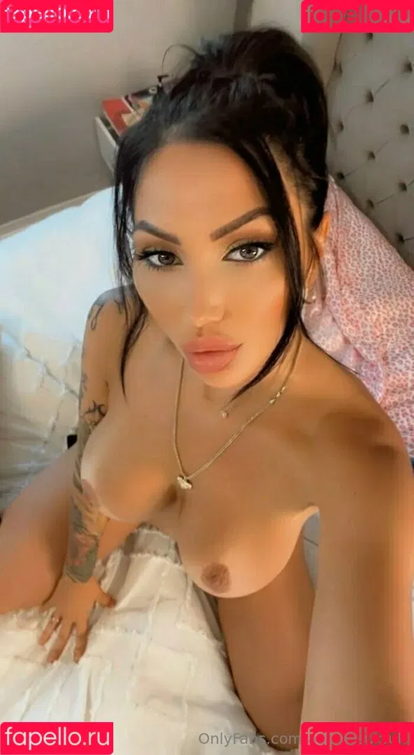 ashleysukfuk / valzzies Onlyfans Photo Gallery 