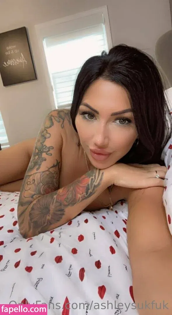 ashleysukfuk / valzzies Onlyfans Photo Gallery 