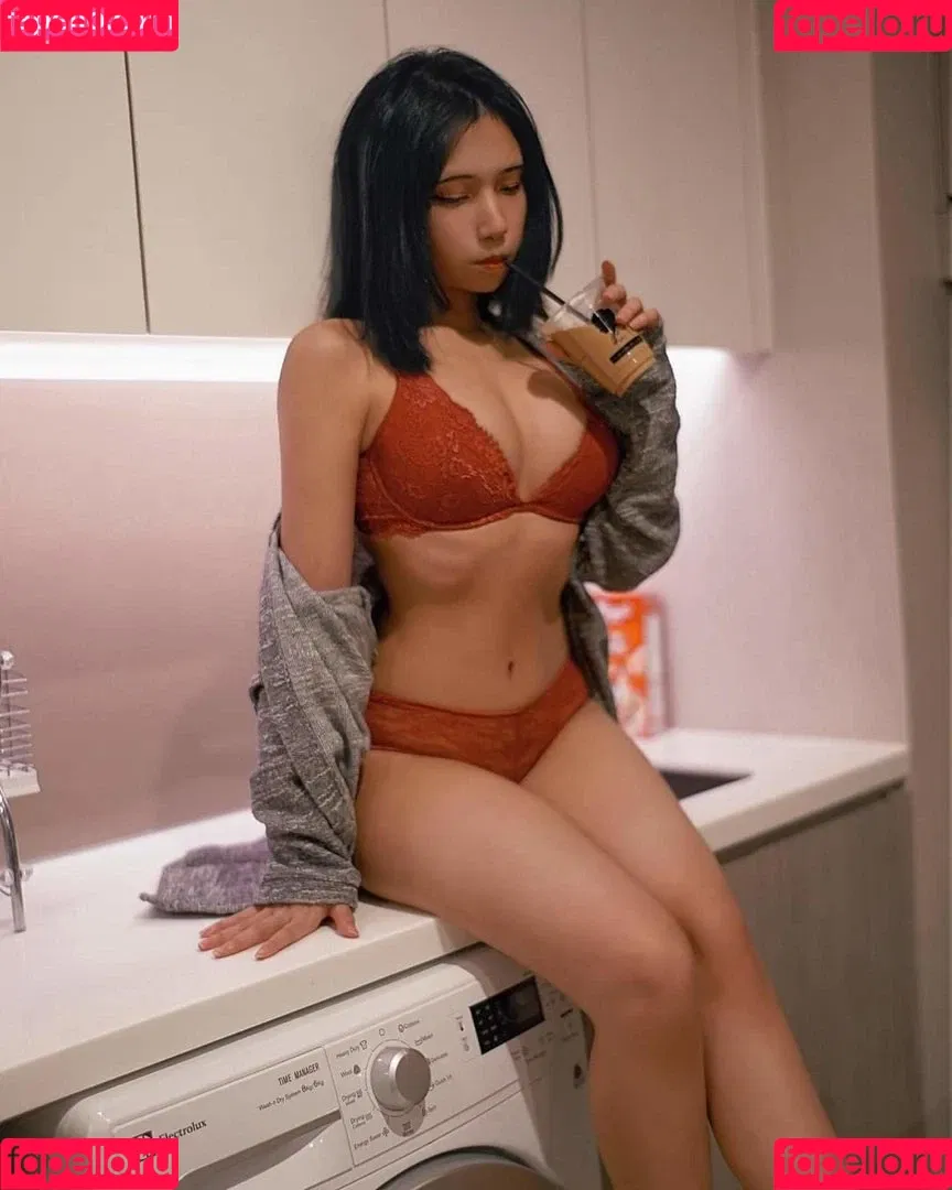 Refeen / Refina / referrals Onlyfans Photo Gallery 