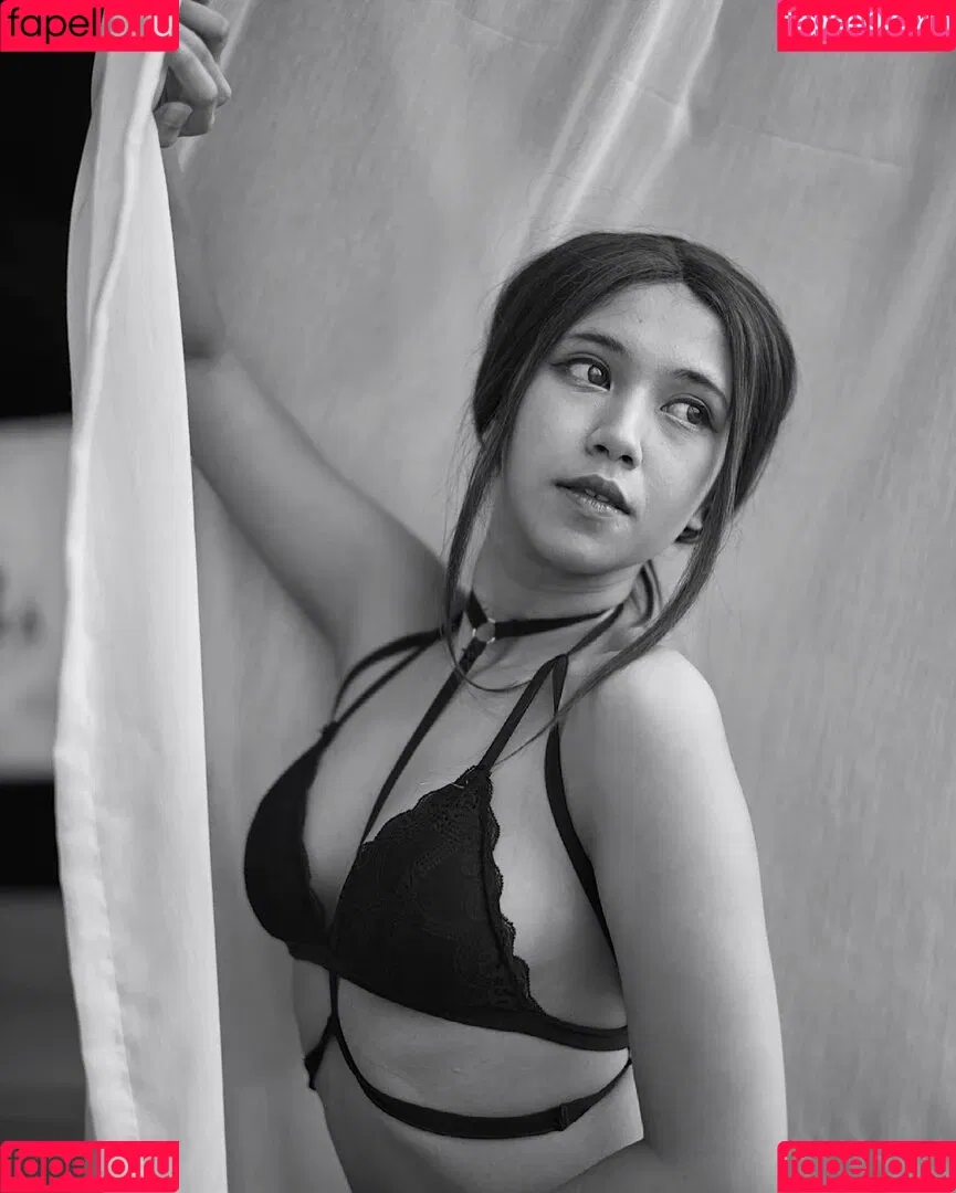 Refeen / Refina / referrals Onlyfans Photo Gallery 