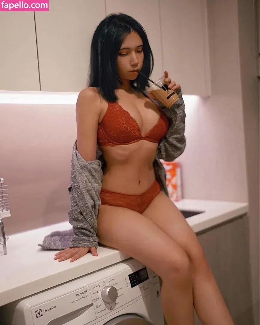 Refeen / Refina / referrals Onlyfans Photo Gallery 