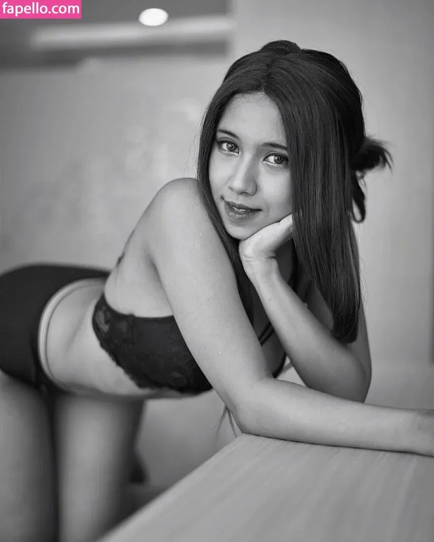 Refeen / Refina / referrals Onlyfans Photo Gallery 