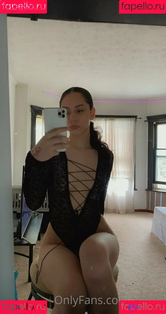 Nanamarie / na.nnii / nan.iii Onlyfans Photo Gallery 