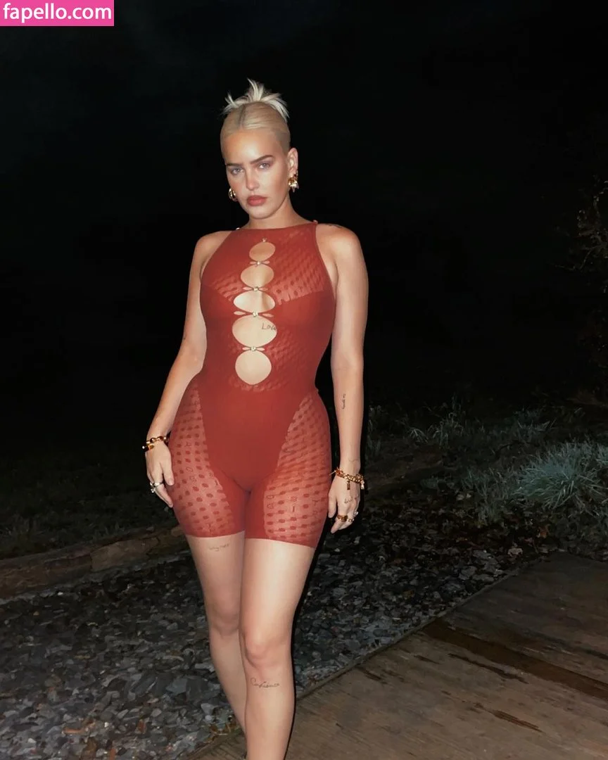 Anne-Marie Onlyfans Photo Gallery 